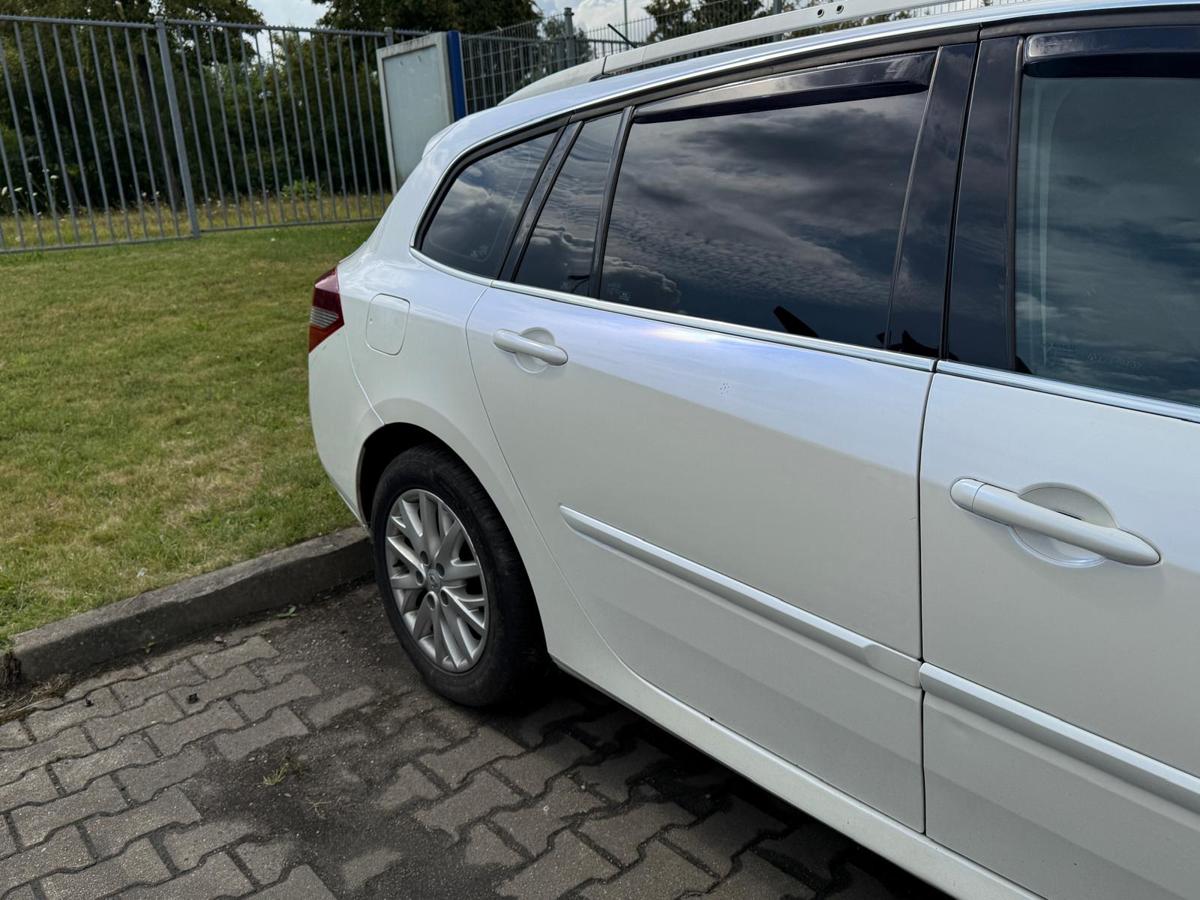 Renault Laguna 3 original Tür hinten rechts OV369 Blanc Glacier Kombi Rohbau BJ13